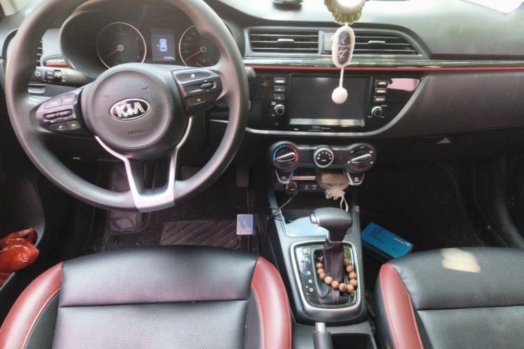 Used Kia KX Cross 2017 1.4L AT GLS Center Console
