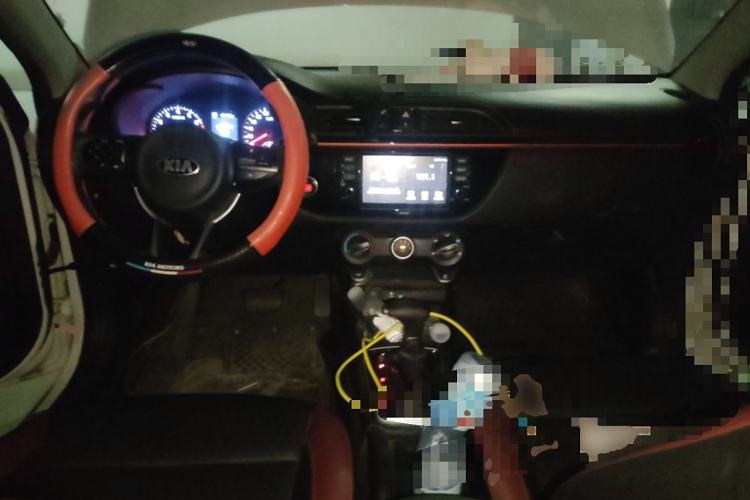 Used Kia KX Cross 2017 1.4L AT GLS Center Console