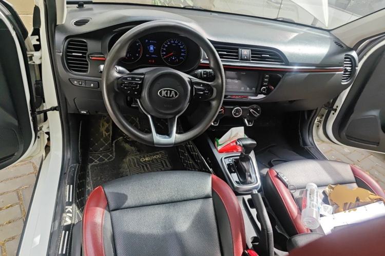 Used Kia KX Cross 2017 1.4L AT GLS Center Console
