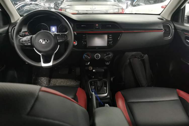 Used Kia KX Cross 2017 1.4L AT GLS Center Console