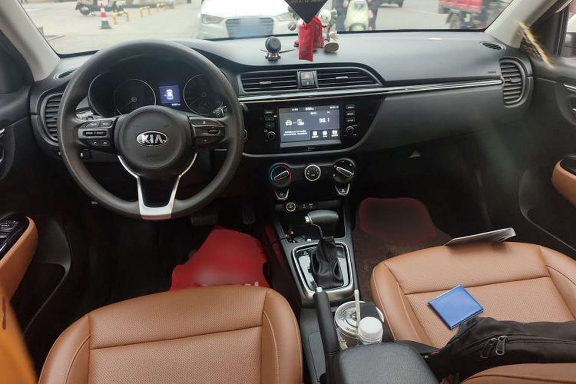 Used Kia KX Cross 2017 1.4L AT GLS Center Console