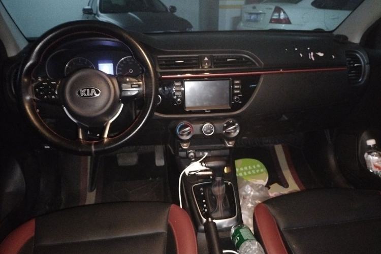 Used Kia KX Cross 2017 1.4L AT GLS Center Console