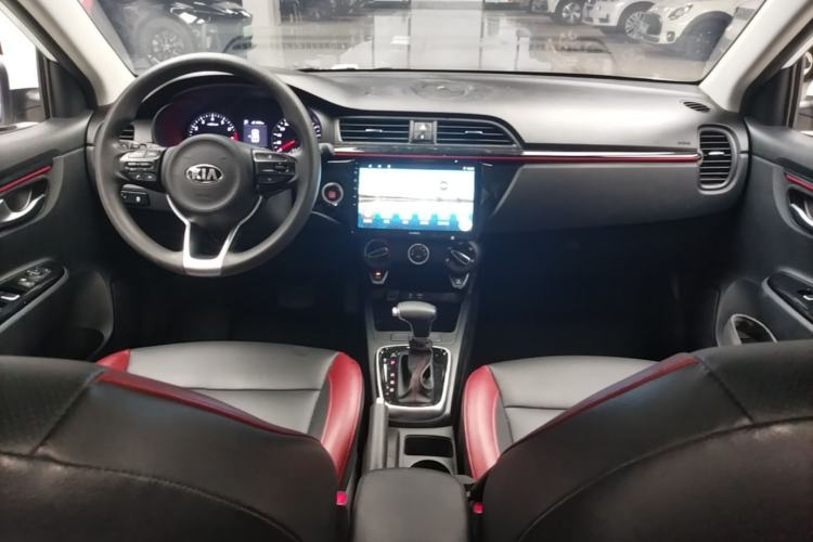 Used Kia KX Cross 2017 1.4L AT GLS Center Console