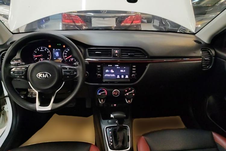 Used Kia KX Cross 2017 1.4L AT GLS Center Console