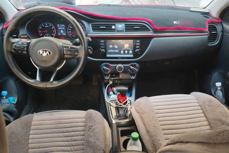 Used Kia KX Cross 2017 1.4L AT GLS Center Console