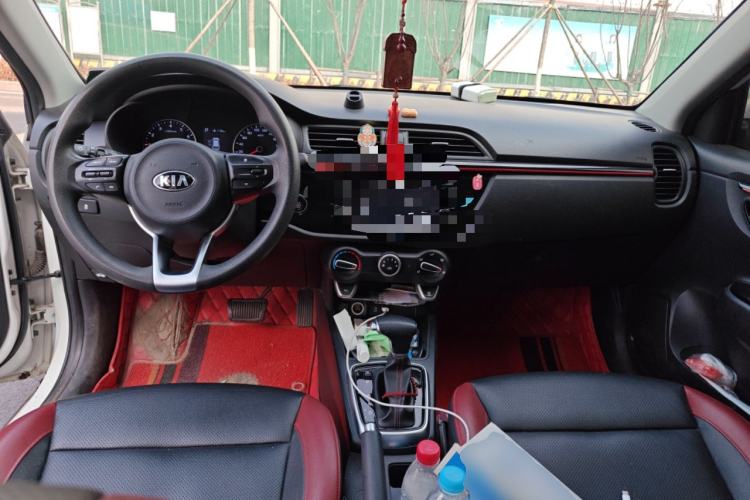Used Kia KX Cross 2017 1.4L AT GLS Center Console