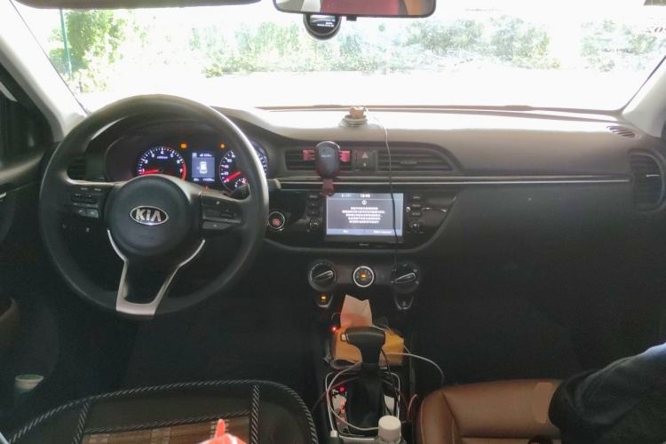 Used Kia KX Cross 2017 1.4L AT GLS Center Console