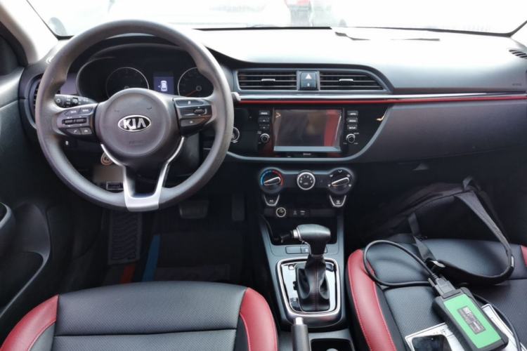 Used Kia KX Cross 2017 1.4L AT GLS Center Console