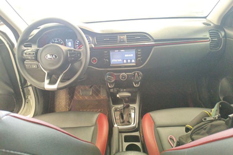 Used Kia KX Cross 2017 1.4L AT GLS Center Console