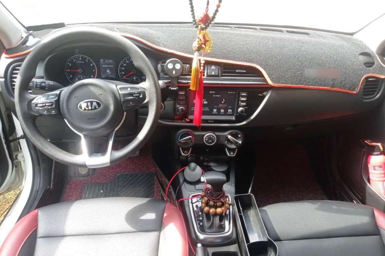 Used Kia KX Cross 2017 1.4L AT GLS Center Console