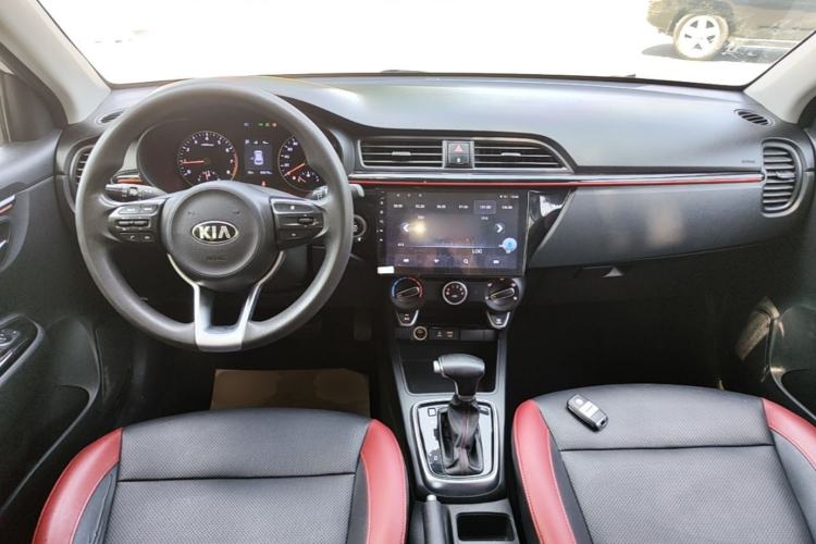 Used Kia KX Cross 2017 1.4L AT GLS Center Console