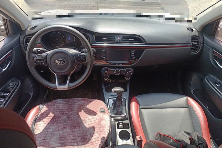 Used Kia KX Cross 2017 1.4L AT GLS Center Console