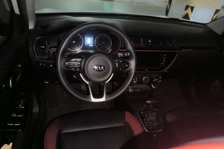 Used Kia KX Cross 2017 1.4L AT GLS Center Console