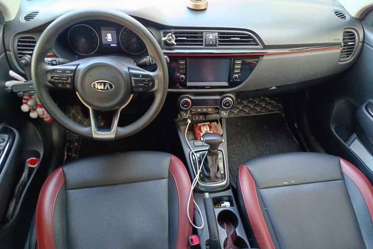 Used Kia KX Cross 2017 1.4L AT GLS Center Console