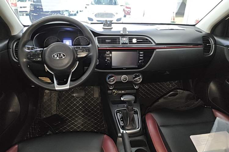 Used Kia KX Cross 2017 1.4L AT GLS Center Console