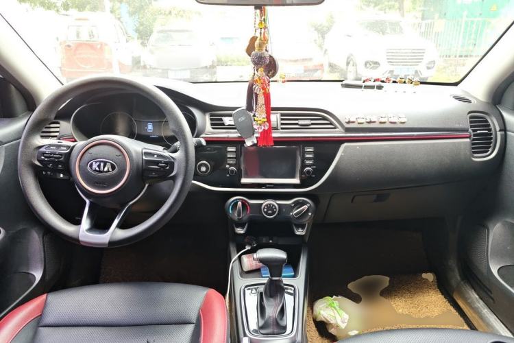 Used Kia KX Cross 2017 1.4L AT GLS Center Console