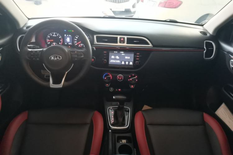 Used Kia KX Cross 2017 1.4L AT GLS Center Console