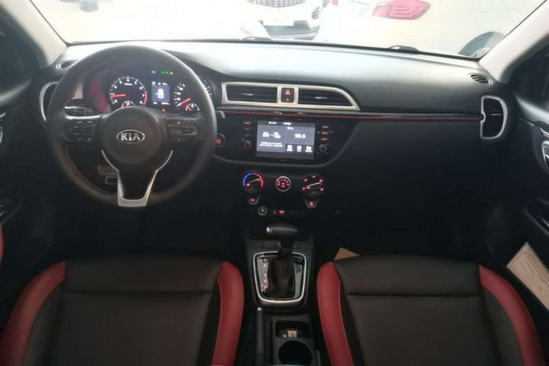 Used Kia KX Cross 2017 1.4L AT GLS Center Console