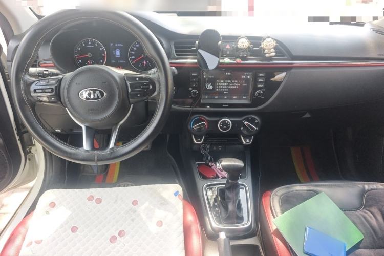 Used Kia KX Cross 2017 1.4L AT GLS Center Console