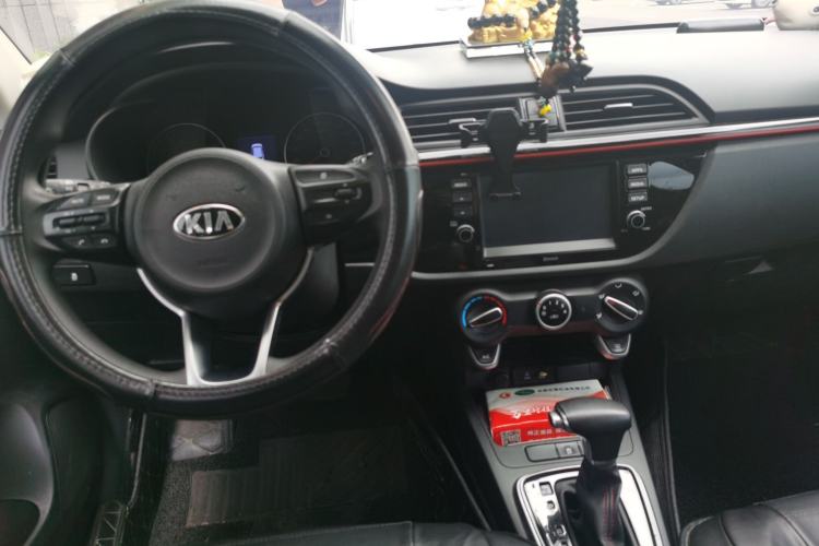 Used Kia KX Cross 2017 1.4L AT GLS Center Console