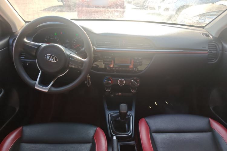 Used Kia KX Cross 2017 1.4L MT GLS Center Console