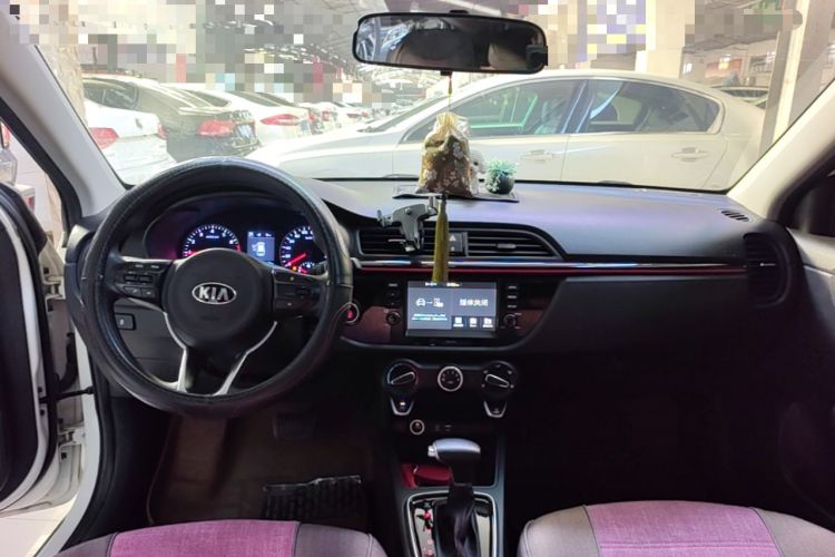 Used Kia KX Cross 2017 1.4L AT GLS Center Console