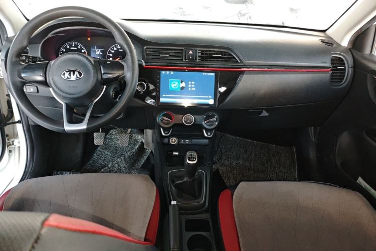 Used Kia KX Cross 2017 1.4L MT GLS Center Console
