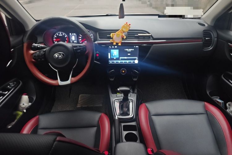 Used Kia KX Cross 2017 1.4L AT GLS Center Console