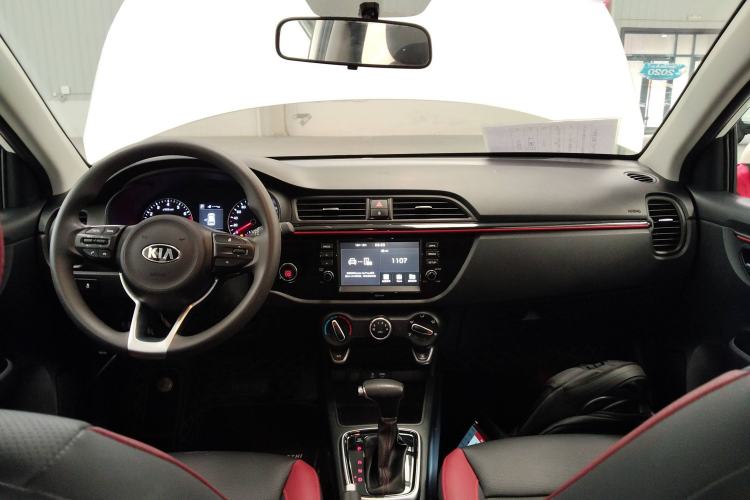 Used Kia KX Cross 2017 1.4L AT GLS Center Console