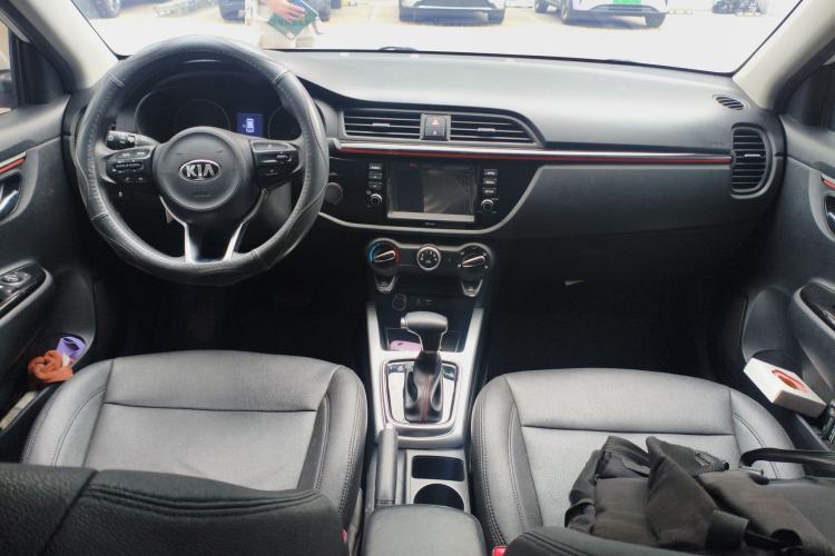 Used Kia KX Cross 2017 1.4L AT GLS Center Console