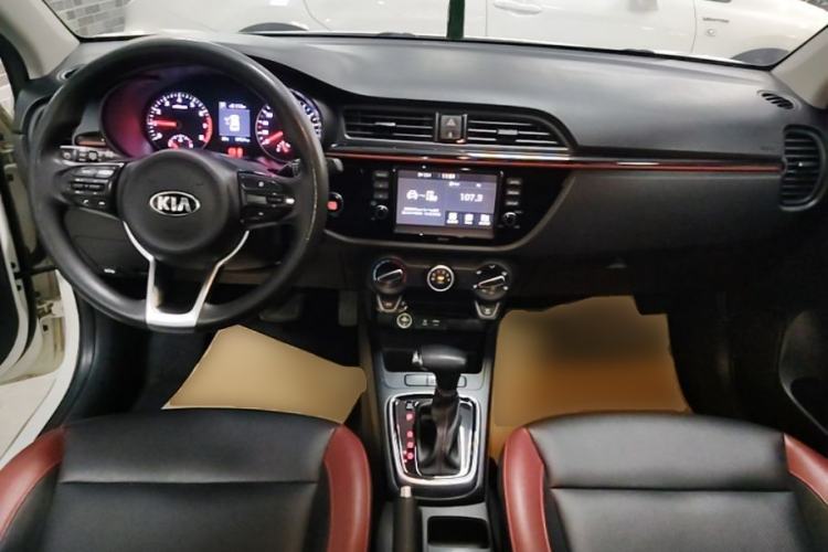 Used Kia KX Cross 2017 1.4L AT GLS Center Console
