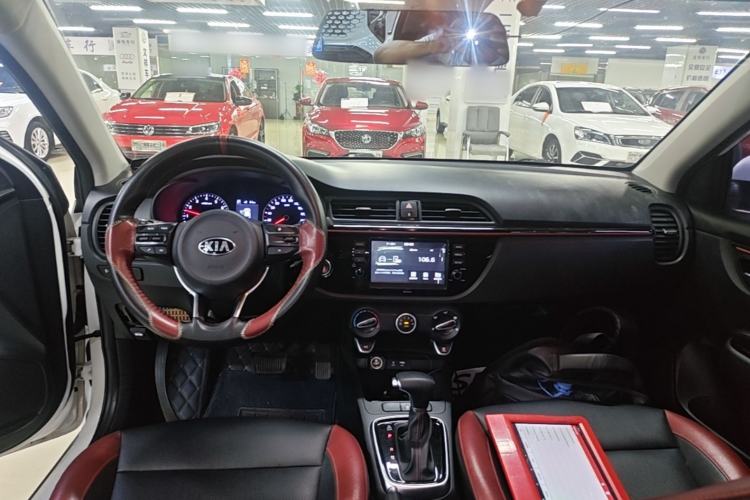 Used Kia KX Cross 2017 1.4L AT GLS Center Console