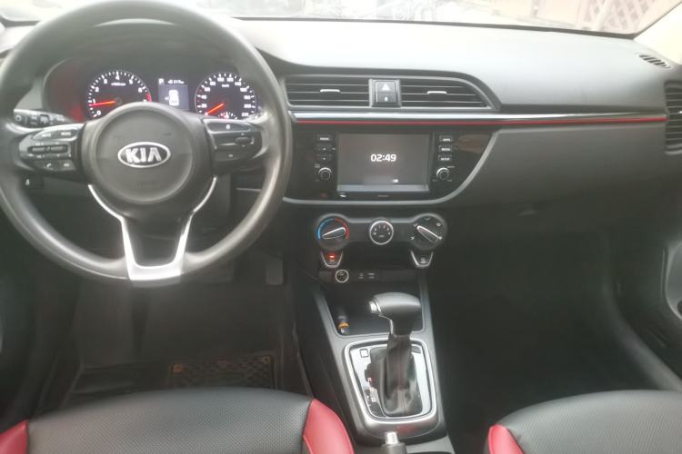 Used Kia KX Cross 2017 1.4L AT GLS Center Console