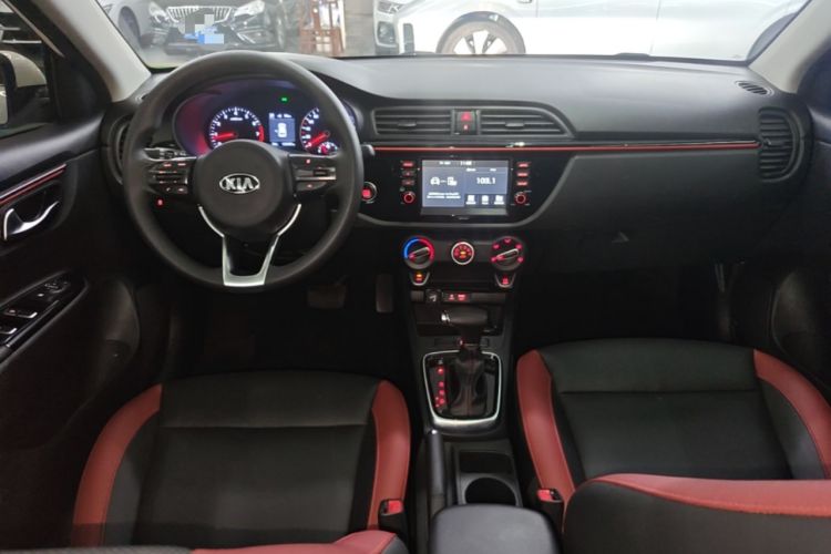 Used Kia KX Cross 2017 1.4L AT GLS Center Console