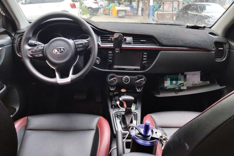 Used Kia KX Cross 2017 1.4L AT GLS Center Console