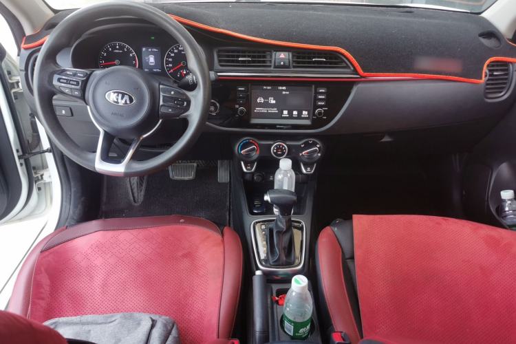 Used Kia KX Cross 2017 1.4L AT GLS Center Console