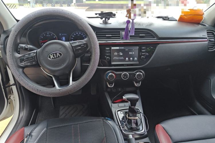 Used Kia KX Cross 2017 1.4L AT GLS Center Console
