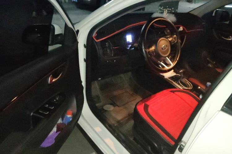 Used Kia KX Cross 2017 1.4L AT GLS Driver Seat