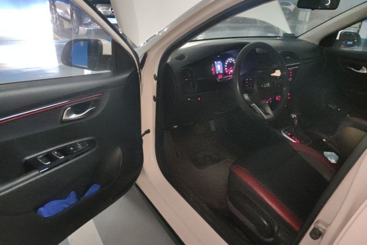 Used Kia KX Cross 2017 1.4L AT GLS Driver Seat
