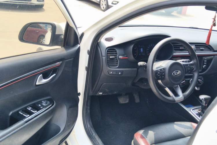 Used Kia KX Cross 2017 1.4L AT GLS Driver Seat