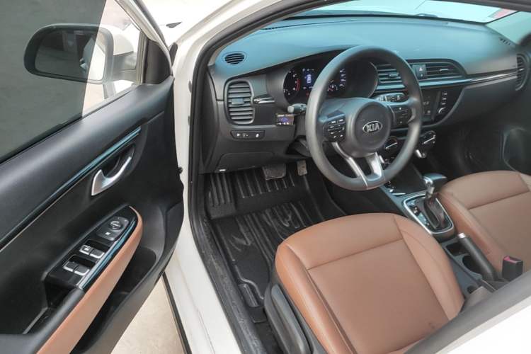 Used Kia KX Cross 2017 1.4L AT GLS Driver Seat