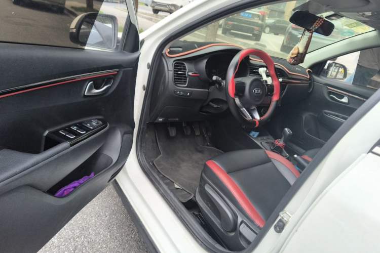 Used Kia KX Cross 2017 1.4L MT GLS Driver Seat
