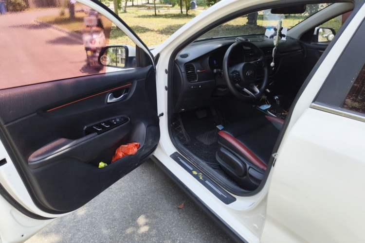 Used Kia KX Cross 2017 1.4L AT GLS Driver Seat