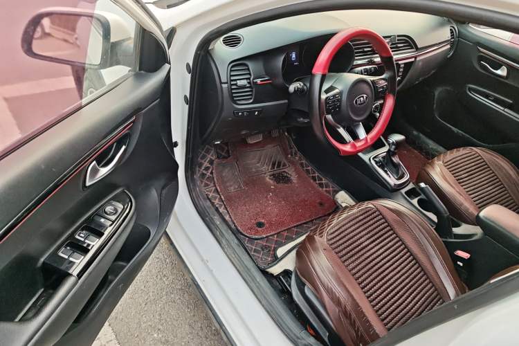 Used Kia KX Cross 2017 1.4L AT GLS Driver Seat
