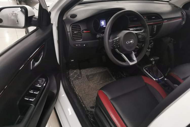 Used Kia KX Cross 2017 1.4L AT GLS Driver Seat