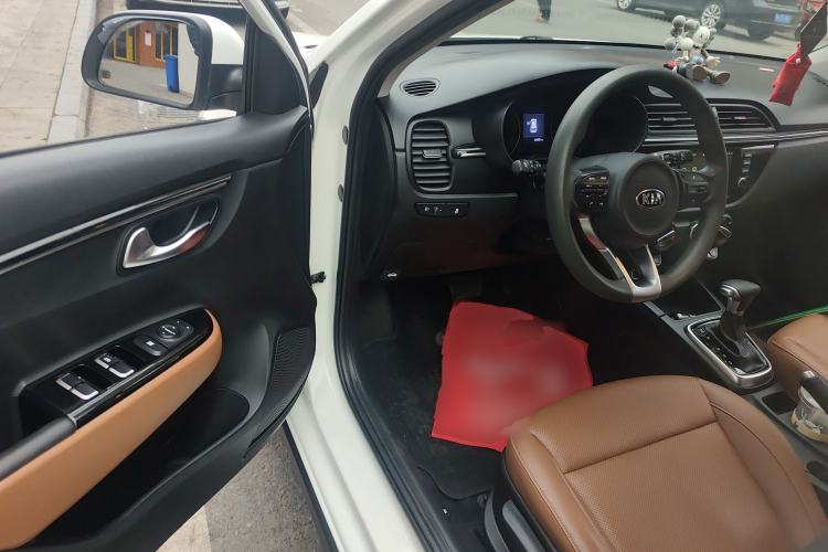 Used Kia KX Cross 2017 1.4L AT GLS Driver Seat