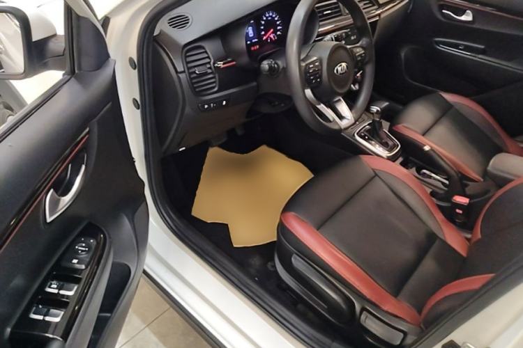 Used Kia KX Cross 2017 1.4L AT GLS Driver Seat