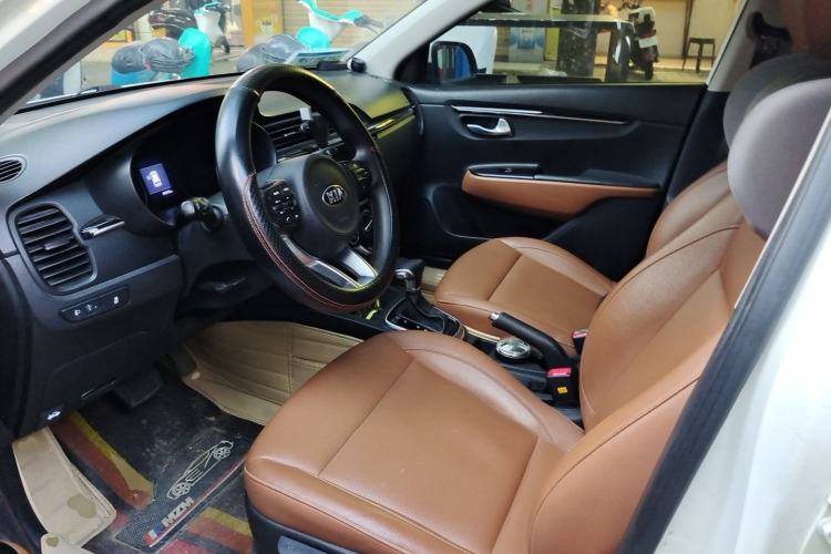 Used Kia KX Cross 2017 1.4L AT GLS Driver Seat