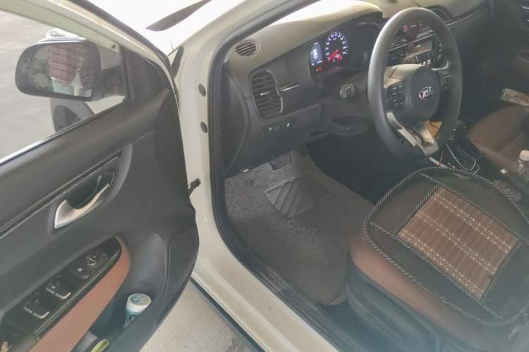Used Kia KX Cross 2017 1.4L AT GLS Driver Seat