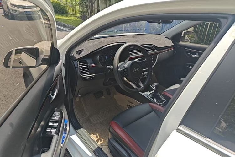 Used Kia KX Cross 2017 1.4L AT GLS Driver Seat
